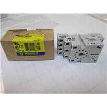 58371 Square D Relay Socket  Ser B  211268  16 AMP-300V  5 AMP-600V