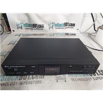 TOA AM/FM SYNTHESIZER TUNER DT-920