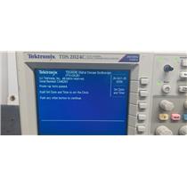Tektronix TDS 2024C 4 Ch USB Digital Storage Oscilloscope- Damaged Power Button