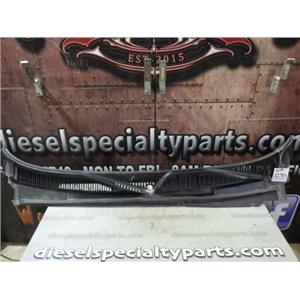 2002 2003 GMC 2500 3500 6.6 LB7 DIESEL AUTO 4X4 OEM WINDSHIELD WIPER COWEL COVER