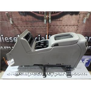 2004 2005 GMC 2500 3500 SLT CREWCAB OEM SEAT FRONT CENTRE CONSOLE (LIGHT GREY)