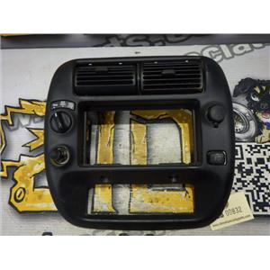2000 2001 FORD RANGER XLT 4.0 4X4 CENTRE DASH RADIO / HEATER TRIM BEZEL SWITCHES