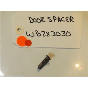 GE STOVE WB2X3030 Spacer Door USED